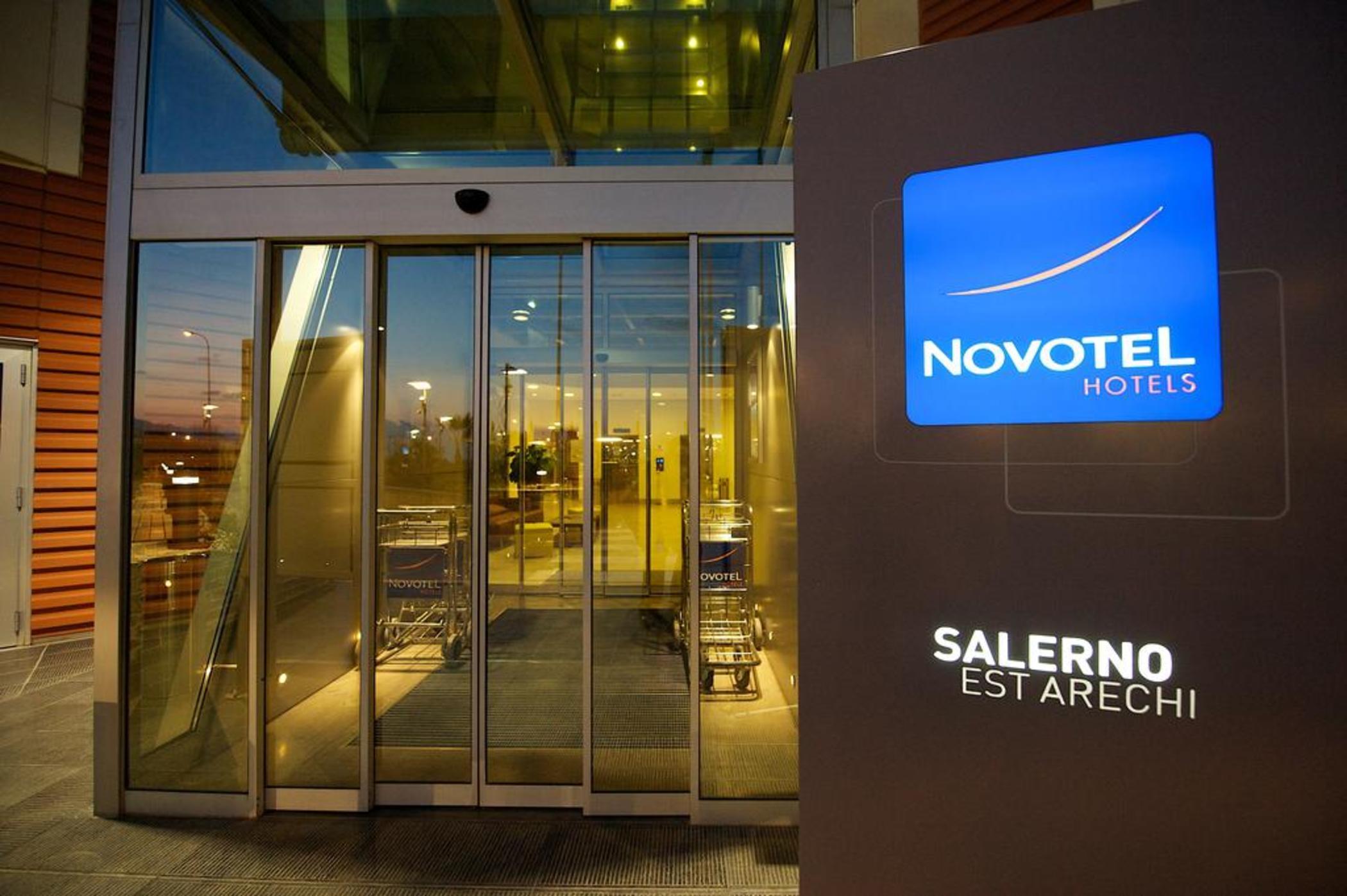 Novotel Salerno Est Arechi Екстер'єр фото