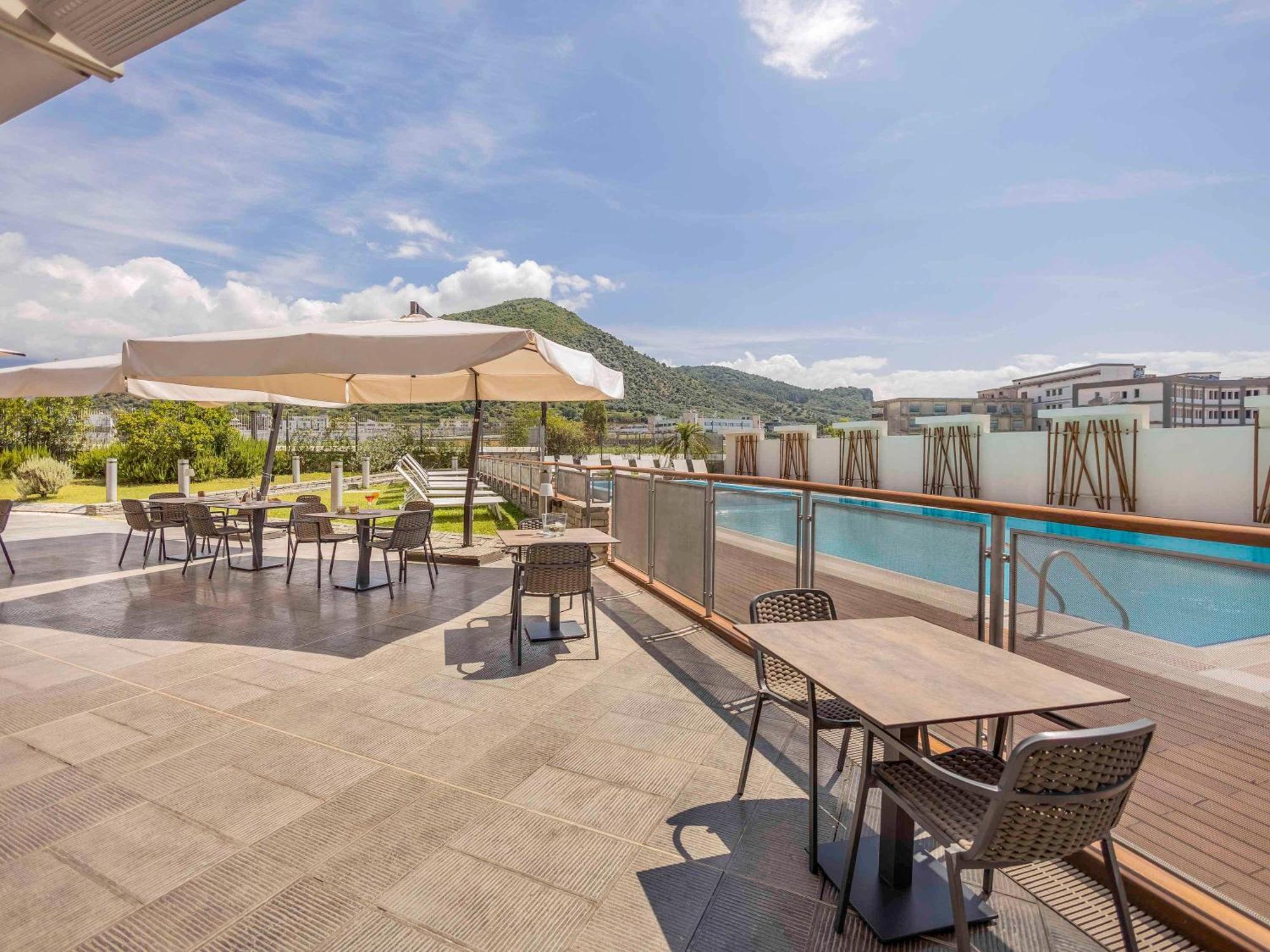 Novotel Salerno Est Arechi Екстер'єр фото