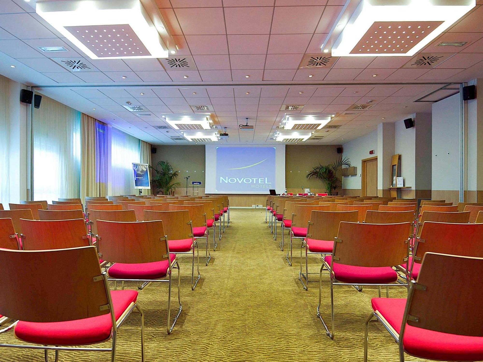 Novotel Salerno Est Arechi Екстер'єр фото