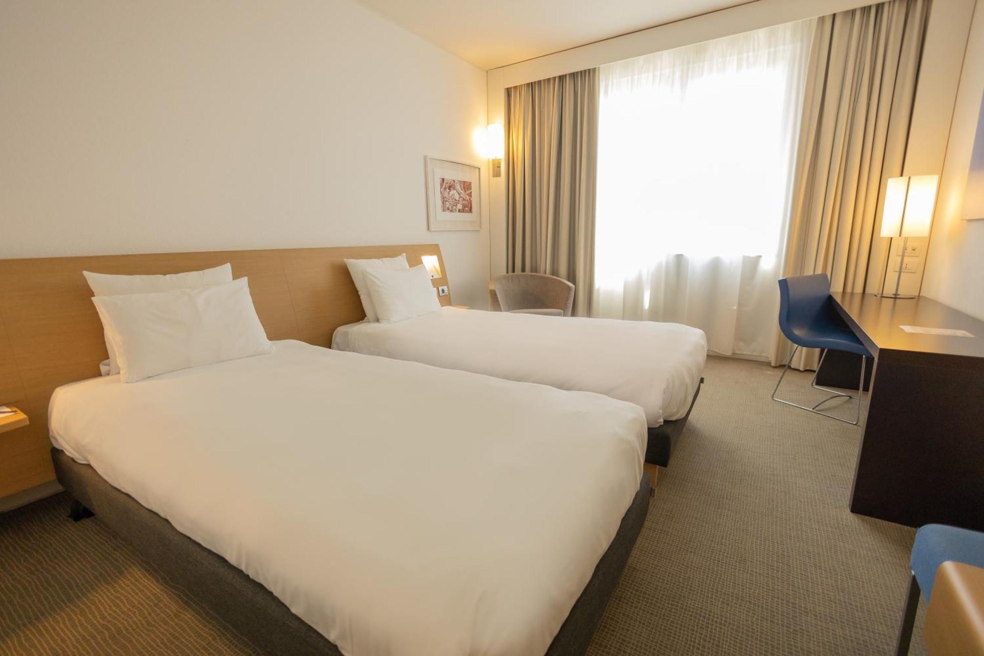 Novotel Salerno Est Arechi Екстер'єр фото